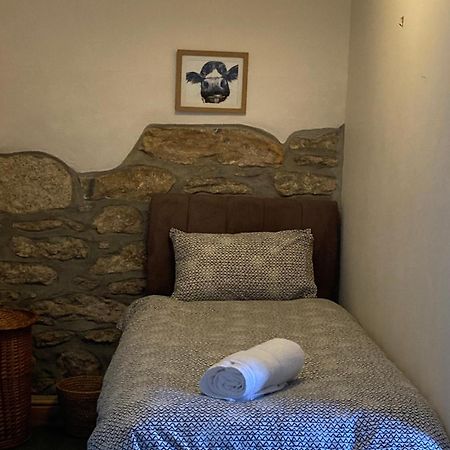 The Fountain Inn Madron エクステリア 写真