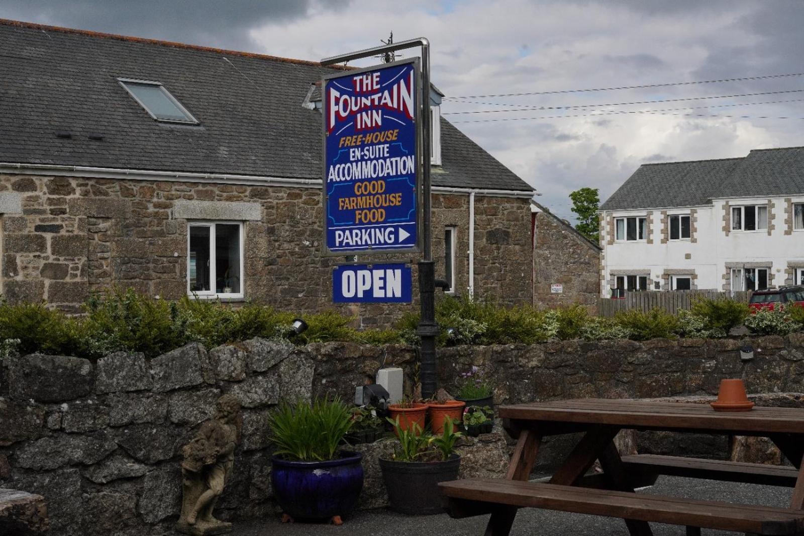 The Fountain Inn Madron エクステリア 写真