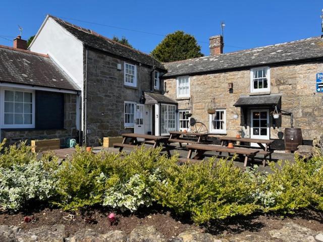 The Fountain Inn Madron エクステリア 写真